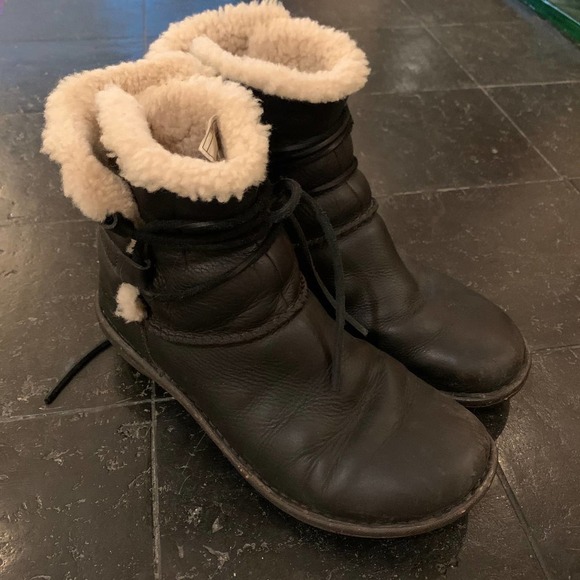 UGG Caspia 1932 Black Leather Lace Up Ankle Boots - Picture 3 of 11